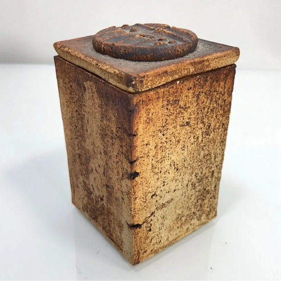 Patrick Kennedy Newark Vermont Handmade Pottery Container with Lid - Picture 1 of 12
